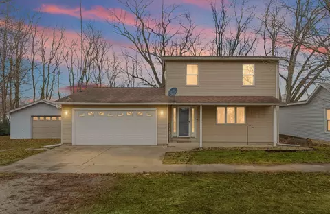 108 W Maple St, Roberts, IL 60962