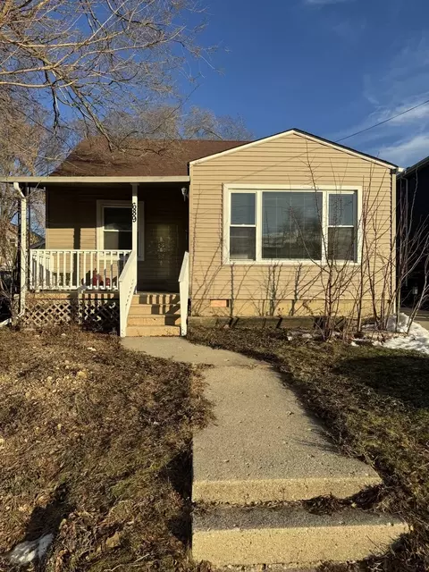 689 N Lincoln Ave, Aurora, IL 60505
