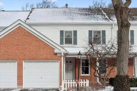 216 Country Club Dr, Prospect Heights, IL 60070