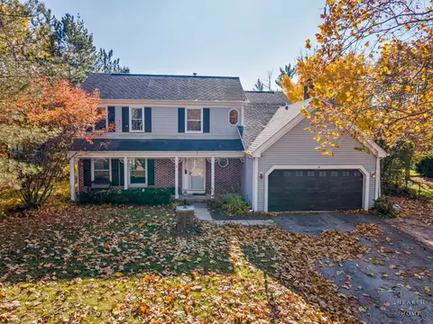 56 Huntcliff Ct, Fox River Grove, IL 60021