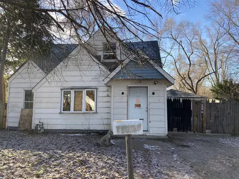 229 E Pineview Dr, Round Lake Park, IL 60073