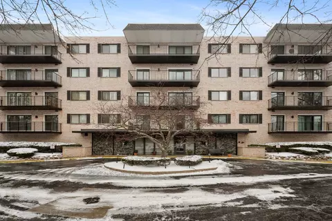 1 S150 Spring Rd #4K, Oakbrook Terrace, IL 60181