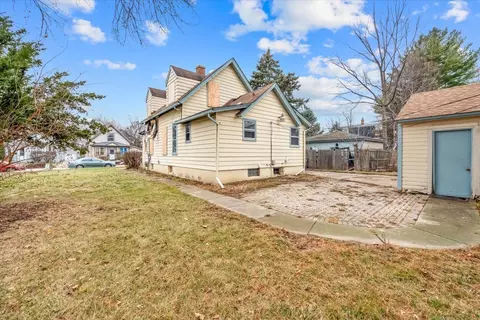 Exterior - 412 Jay St, Elgin, IL 60120 photo 4 of 5