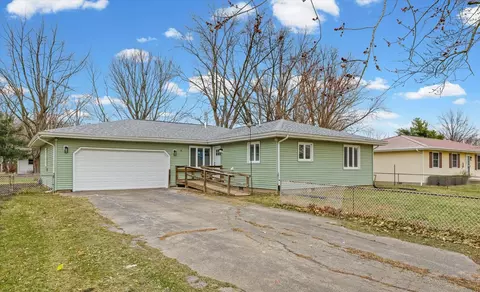 10 E Locust St, Ashmore, IL 61912