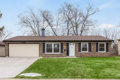 1330 E Kennedy Dr, Streamwood, IL 60107