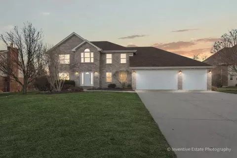 8221 Forestview Dr, Frankfort, IL 60423