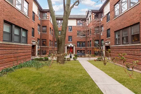 819 Lake St #3W, Oak Park, IL 60301