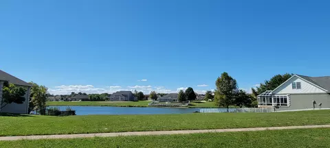 707 N Beacon Hill Cir, Urbana, IL 61802