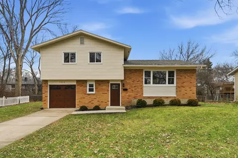 703 N Whitcomb Dr, Palatine, IL 60074