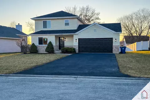 864 Berkshire Pl, Crete, IL 60417