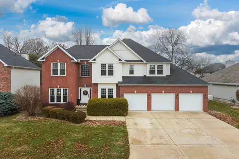 4 Scofield Ct, Bloomington, IL 61704
