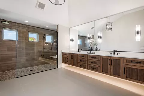 Bath - 12021 S Stallion Dr, Plainfield, IL 60585 photo 2 of 2