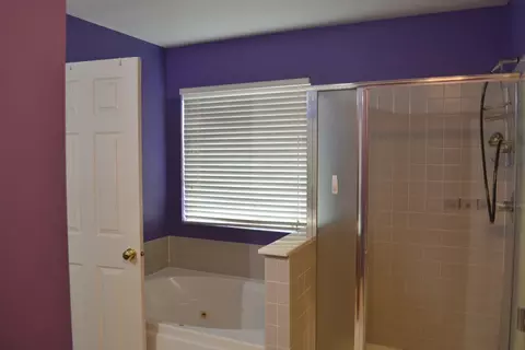 Bath - 2068 Norwich Dr, Bartlett, IL 60103 photo 2 of 3
