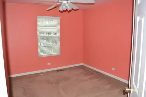 Bedroom - 2068 Norwich Dr, Bartlett, IL 60103 photo 6 of 7