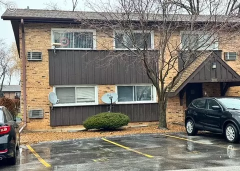 2208 Arbor Cir #1, Downers Grove, IL 60515
