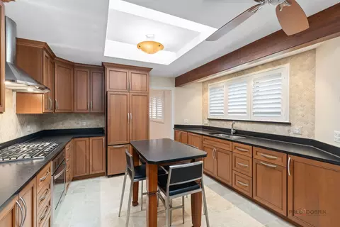 Kitchen - 1742 Pebble Beach Dr, Hoffman Estates, IL 60169 photo 3 of 3
