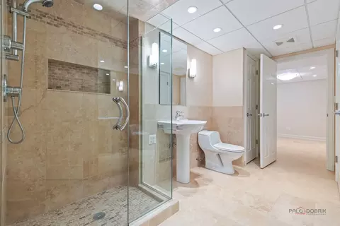 Bath - 1742 Pebble Beach Dr, Hoffman Estates, IL 60169 photo 4 of 5
