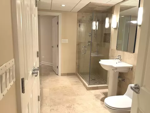 Bath - 1742 Pebble Beach Dr, Hoffman Estates, IL 60169 photo 5 of 5