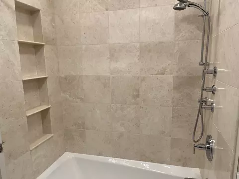 Bath - 1742 Pebble Beach Dr, Hoffman Estates, IL 60169 photo 2 of 5