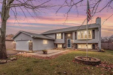 168 Tree Line Dr, Antioch, IL 60002