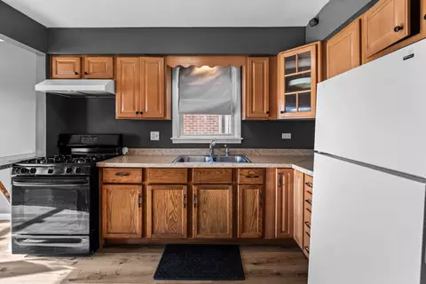 Kitchen - 1134 E 152nd St, Dolton, IL 60419 photo 2 of 2