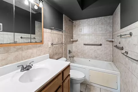 Bath - 1134 E 152nd St, Dolton, IL 60419 photo 1 of 2