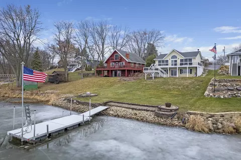 1266 Holiday Dr, Lake Holiday, IL 60552
