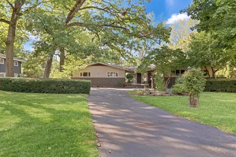 230 N Alleghany Rd, Grayslake, IL 60030