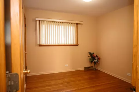 Bedroom - 9404 Hamlin Ave, Des Plaines, IL 60016 photo 4 of 4