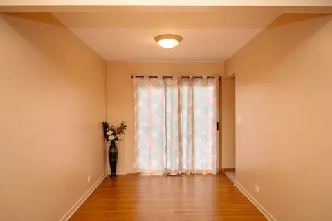 Living - 9404 Hamlin Ave, Des Plaines, IL 60016 photo 2 of 4