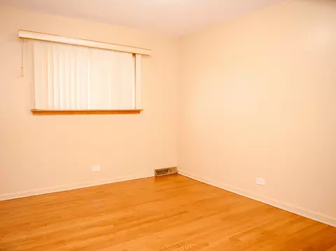 Bedroom - 9404 Hamlin Ave, Des Plaines, IL 60016 photo 2 of 4
