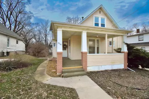 914 W Olive St, Bloomington, IL 61701