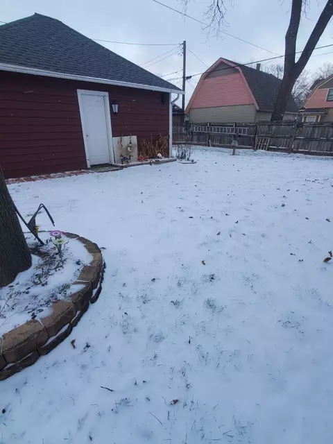 Exterior - 457 Arlington Ave, Elgin, IL 60120 photo 5 of 6