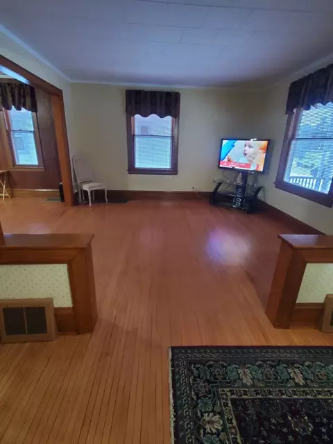 Living - 457 Arlington Ave, Elgin, IL 60120 photo 1 of 1