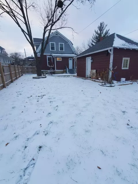 Exterior - 457 Arlington Ave, Elgin, IL 60120 photo 4 of 6