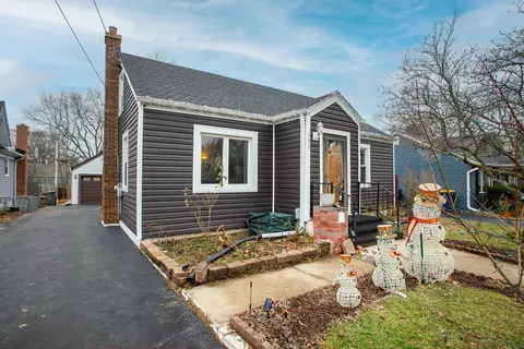 683 Columbia Ave, Elgin, IL 60120