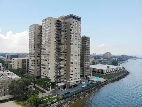 6301 N Sheridan Rd #21E, Chicago, IL 60660