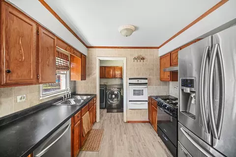 Kitchen - 6404 W 85th Pl, Burbank, IL 60459 photo 1 of 3