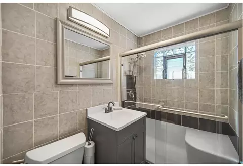 Bath - 6404 W 85th Pl, Burbank, IL 60459 photo 1 of 1