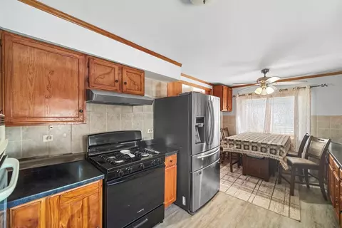 Kitchen - 6404 W 85th Pl, Burbank, IL 60459 photo 2 of 3