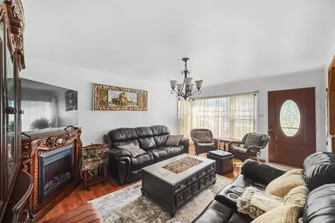 Living - 6404 W 85th Pl, Burbank, IL 60459 photo 1 of 3