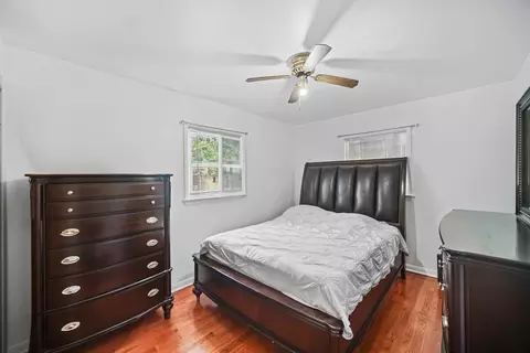 Bedroom - 6404 W 85th Pl, Burbank, IL 60459 photo 2 of 3