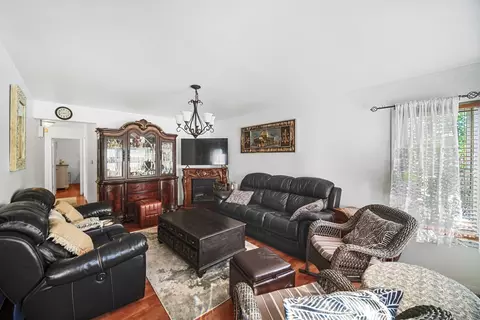Living - 6404 W 85th Pl, Burbank, IL 60459 photo 2 of 3