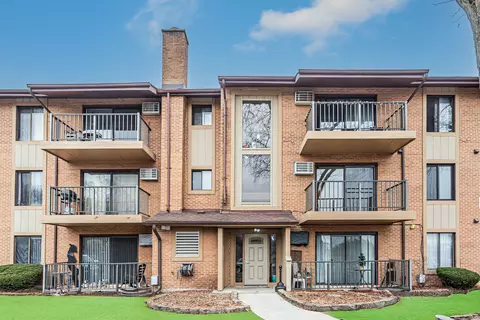 7010 W 110th St #6, Worth, IL 60482