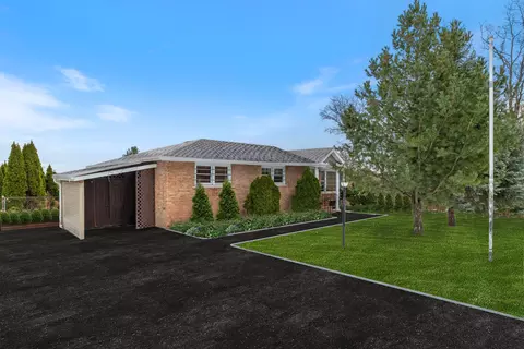 10043 S 84th Ave, Palos Hills, IL 60465