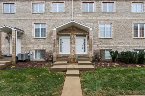 183 N East River Rd #C5, Des Plaines, IL 60016