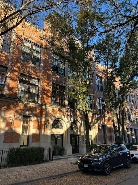 1660 N Hudson Ave #2K, Chicago, IL 60614