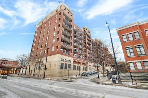 811 W 15th Pl #610, Chicago, IL 60608