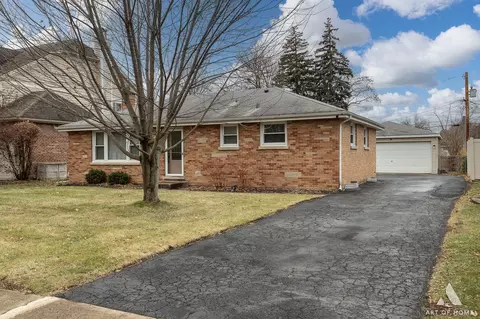520 Spring St, Roselle, IL 60172
