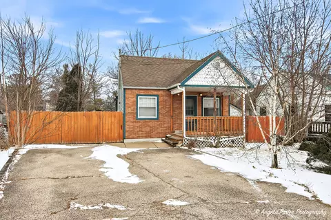 5106 W Westshore Dr, Mchenry, IL 60050